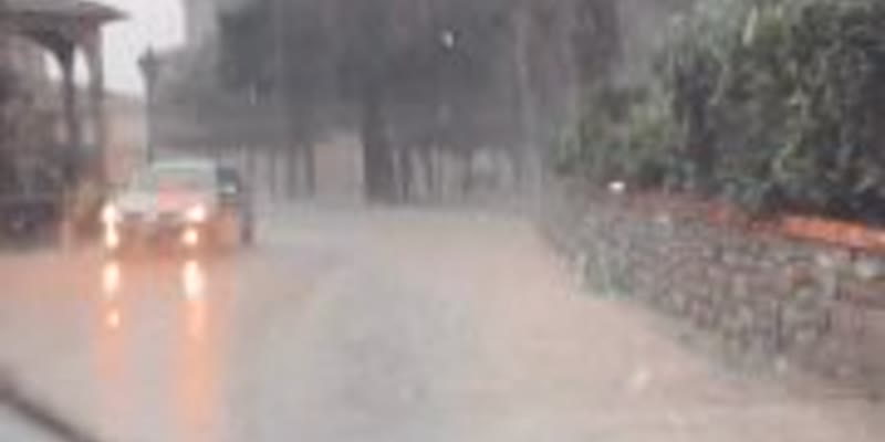 Буря с градушка удари Рим: Летището и крайбрежните райони пострадаха