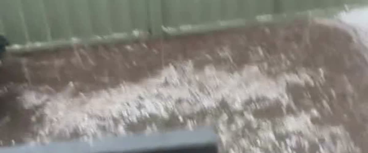 Сидни ударен от градушки с размери на топка за голф